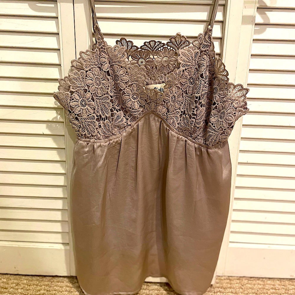 Medium Listicle Ruffled Tank Top